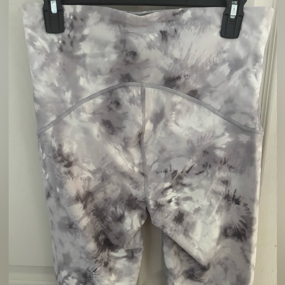 SPANX Booty Boost Active Cloudy Tie Dye Leggings Size XL - Picture 7 of 11